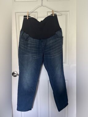Maternity Old Navy wow straight 18 SHORT inseam jeans